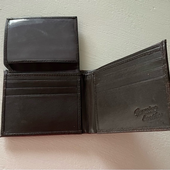 New in Box Cruise Club Genuine Leather Wallet, Brown - Picture 5 of 6